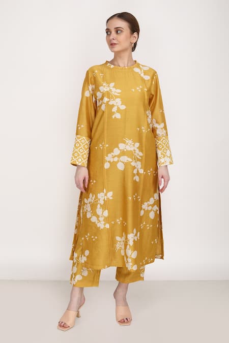 Arcvsh By Pallavi Singh Yellow Lining Cotton, Silk Chanderi Petal Round Print Kurta And Pant Set 