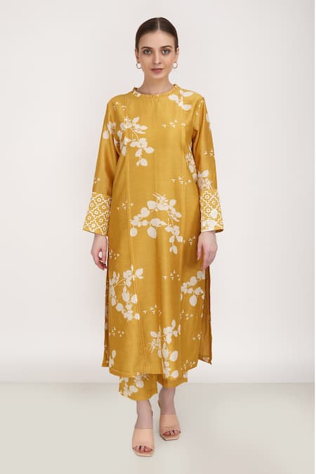 Arcvsh By Pallavi Singh_Yellow Lining Cotton, Silk Chanderi Petal Round Print Kurta And Pant Set _Online_at_Aza_Fashions