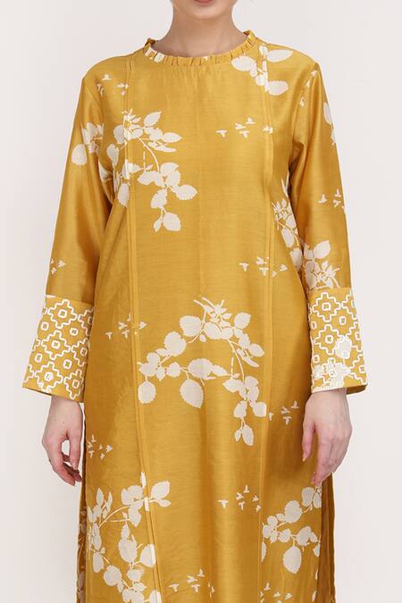 Shop Arcvsh By Pallavi Singh Yellow Lining Cotton, Silk Chanderi Petal Round Print Kurta And Pant Set Online at Aza Fashions Shop_Arcvsh By Pallavi Singh_Yellow Lining Cotton, Silk Chanderi Petal Round Print Kurta And Pant Set _Online_at_Aza_Fashions