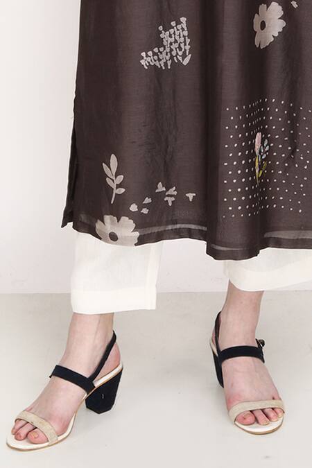 Arcvsh By Pallavi Singh Grey Linen, Lining Cotton, Silk Chanderi Floral Round Pattern Kurta And Pant Set at Aza Fashions Arcvsh By Pallavi Singh_Grey Linen, Lining Cotton, Silk Chanderi Floral Round Pattern Kurta And Pant Set _at_Aza_Fashions