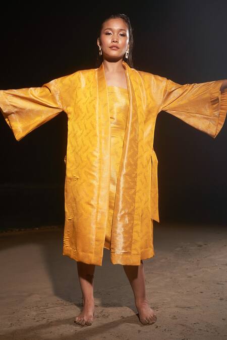 Therealb Yellow 100% Cotton Signature Dress Square, Jacket Open Print With Online at Aza Fashions Therealb_Yellow 100% Cotton Signature Dress Square, Jacket Open Print With _Online_at_Aza_Fashions