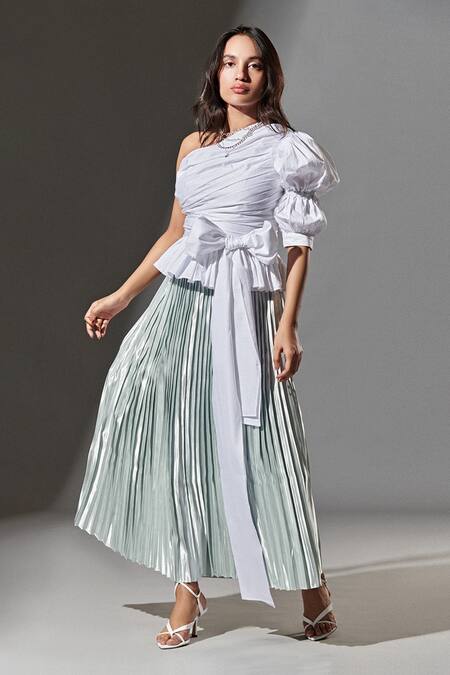 Buy Therealb White 100% Cotton One Shoulder Puff Sleeve Top Online at Aza Fashions Buy_Therealb_White 100% Cotton One Shoulder Puff Sleeve Top _Online_at_Aza_Fashions