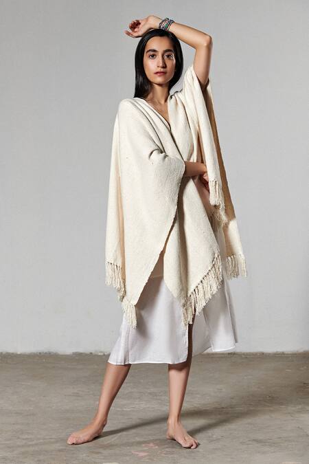 Therealb White Handloom Cotton V Neck Handwoven Poncho Online at Aza Fashions Therealb_White Handloom Cotton V Neck Handwoven Poncho _Online_at_Aza_Fashions