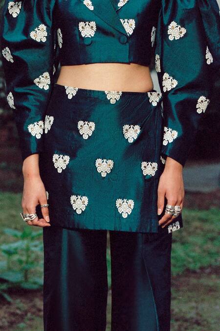 Joskai Studio Green Handwoven Mulberry Silk Phulam Wrap Skirt Online at Aza Fashions Joskai Studio_Green Handwoven Mulberry Silk Phulam Wrap Skirt_Online_at_Aza_Fashions