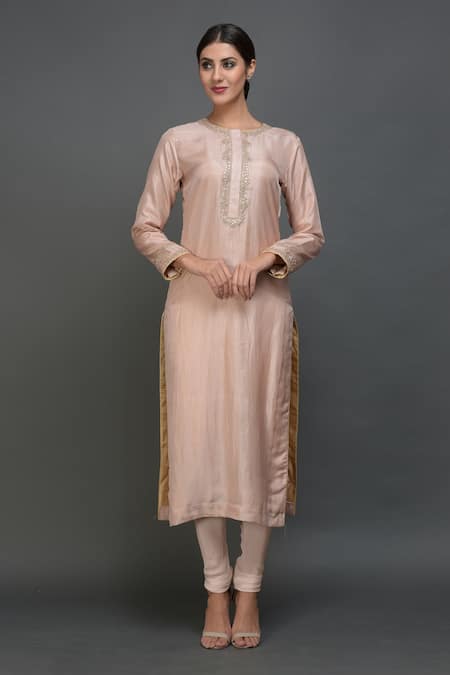 Shop Talking Threads Pink Dupatta- Net, Kurta, Pant- Pure Silk Gota Jewel Neck Embroidered Set Online at Aza Fashions Shop_Talking Threads_Pink Dupatta- Net, Kurta, Pant- Pure Silk Gota Jewel Neck Embroidered Set _Online_at_Aza_Fashions