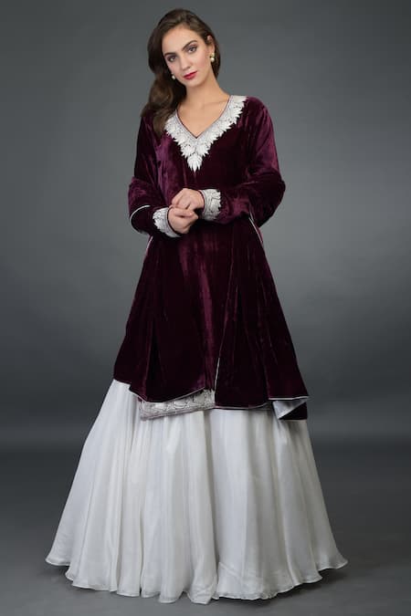 Talking Threads_Off White Silk Velvet V Neck Kurta With Skirt Set_Online_at_Aza_Fashions