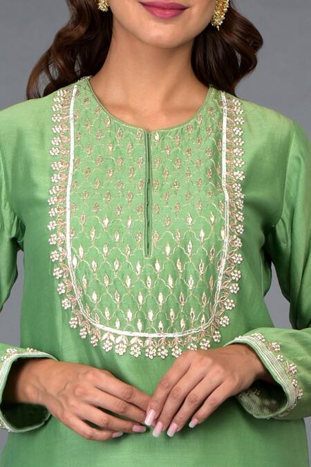 Talking Threads Green Dupatta- Organza Silk, Kurta, Pant- Chanderi Pearl, Bead, Embroidered Set at Aza Fashions Talking Threads_Green Dupatta- Organza Silk, Kurta, Pant- Chanderi Pearl, Bead, Embroidered Set _at_Aza_Fashions