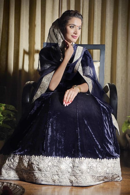 Buy Talking Threads Blue Silk Velvet V Neck Kurta And Bridal Lehenga Set Online at Aza Fashions Buy_Talking Threads_Blue Silk Velvet V Neck Kurta And Bridal Lehenga Set _Online_at_Aza_Fashions
