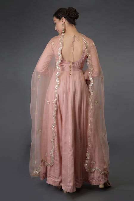 Shop Talking Threads Pink Pure Organza Silk Floral Scallop Border Embroidered Dupatta at Aza Fashions Shop_Talking Threads_Pink Pure Organza Silk Floral Scallop Border Embroidered Dupatta _at_Aza_Fashions