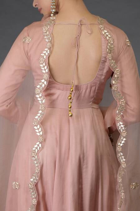 Talking Threads Pink Pure Organza Silk Floral Scallop Border Embroidered Dupatta at Aza Fashions Talking Threads_Pink Pure Organza Silk Floral Scallop Border Embroidered Dupatta _at_Aza_Fashions