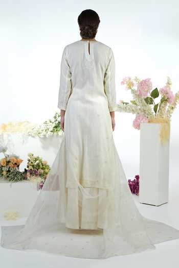 Shop Talking Threads White Chanderi Embroidered Kurta Set at Aza Fashions Shop_Talking Threads_White Chanderi Embroidered Kurta Set_at_Aza_Fashions