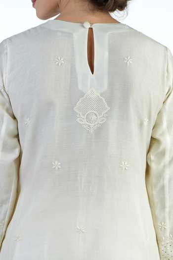 Talking Threads White Chanderi Embroidered Kurta Set at Aza Fashions Talking Threads_White Chanderi Embroidered Kurta Set_at_Aza_Fashions