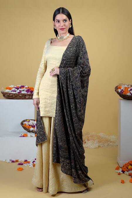 Talking Threads Black Pure Georgette Chikankari Embroidered Dupatta Online at Aza Fashions Talking Threads_Black Pure Georgette Chikankari Embroidered Dupatta _Online_at_Aza_Fashions