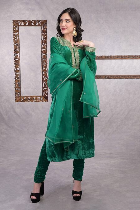 Talking Threads Green Dupatta Organza, Kurta And Churidar Velvet Zardozi Notched Set Online at Aza Fashions Talking Threads_Green Dupatta Organza, Kurta And Churidar Velvet Zardozi Notched Set _Online_at_Aza_Fashions