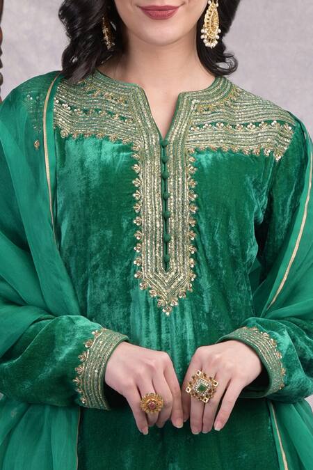 Shop Talking Threads Green Dupatta Organza, Kurta And Churidar Velvet Zardozi Notched Set Online at Aza Fashions Shop_Talking Threads_Green Dupatta Organza, Kurta And Churidar Velvet Zardozi Notched Set _Online_at_Aza_Fashions