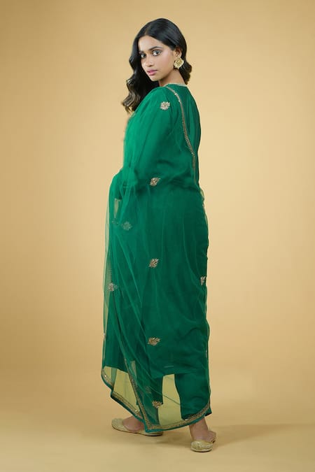 Shop Talking Threads Green Dupatta Net, Kurta And Pant Chanderi Silk Zardozi Keyhole Set at Aza Fashions Shop_Talking Threads_Green Dupatta Net, Kurta And Pant Chanderi Silk Zardozi Keyhole Set _at_Aza_Fashions
