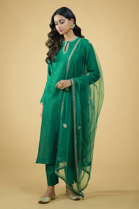 Talking Threads Green Dupatta Net, Kurta And Pant Chanderi Silk Zardozi Keyhole Set Online at Aza Fashions Talking Threads_Green Dupatta Net, Kurta And Pant Chanderi Silk Zardozi Keyhole Set _Online_at_Aza_Fashions