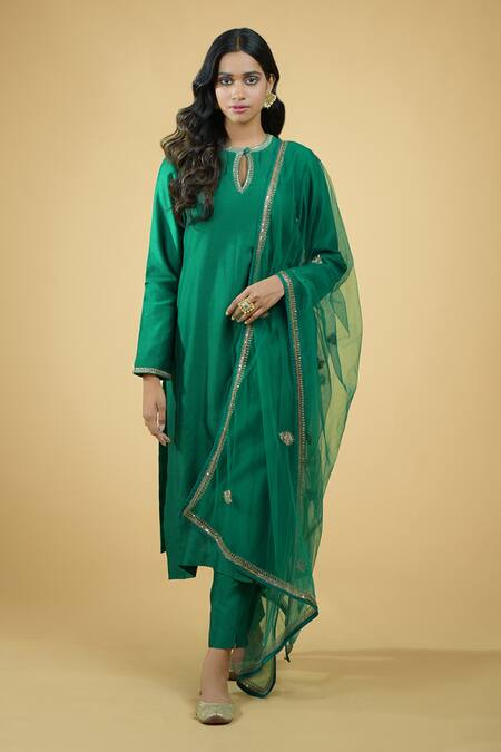 Buy Talking Threads Green Dupatta Net, Kurta And Pant Chanderi Silk Zardozi Keyhole Set Online at Aza Fashions Buy_Talking Threads_Green Dupatta Net, Kurta And Pant Chanderi Silk Zardozi Keyhole Set _Online_at_Aza_Fashions
