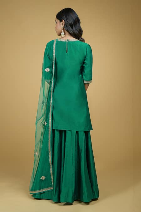 Shop Talking Threads Green Dupatta Net, Kurta And Sharara Chanderi Silk Zardozi V Neck Set at Aza Fashions Shop_Talking Threads_Green Dupatta Net, Kurta And Sharara Chanderi Silk Zardozi V Neck Set _at_Aza_Fashions