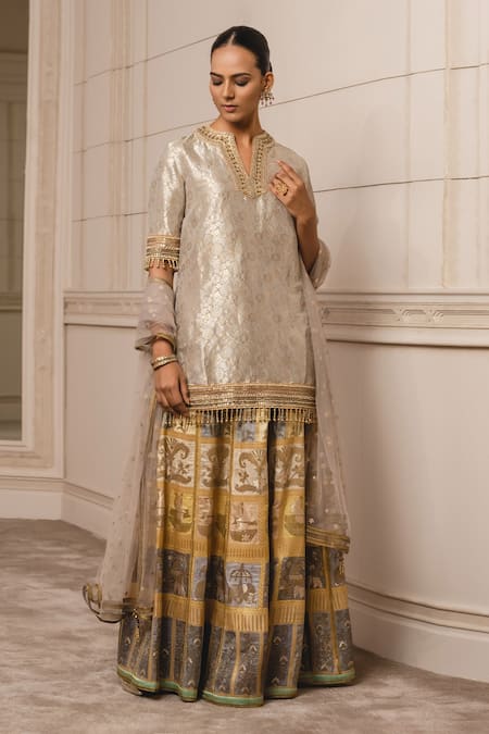 Tarun Tahiliani Embroidered Kurta Set With Jacquard Sharara 