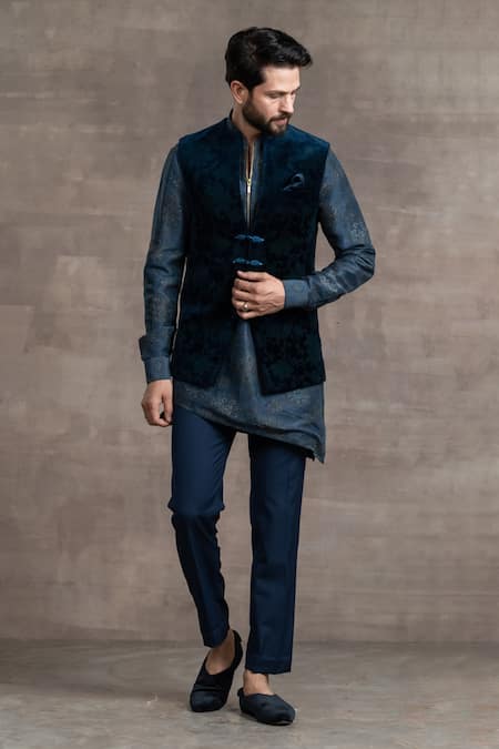 Tarun Tahiliani Velvet Bundi & Kurta Set 