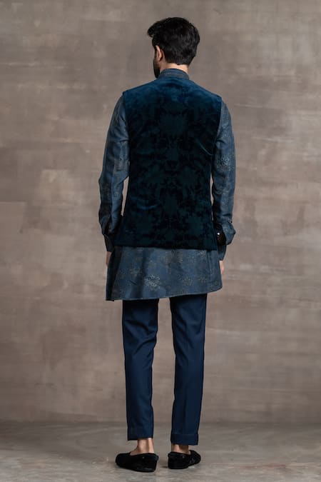 Tarun Tahiliani Velvet Bundi & Kurta Set 