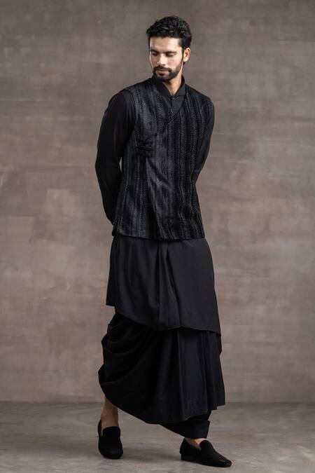 Buy_Tarun Tahiliani_Black Silk Velvet Kantha Bundi_Online_at_Aza_Fashions