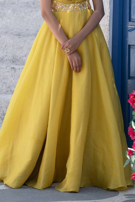 Tamaraa By Tahani Yellow Organza, Silk Taffeta Sweetheart Neck Embroidered Anarkali With Dupatta at Aza Fashions Tamaraa By Tahani_Yellow Organza, Silk Taffeta Sweetheart Neck Embroidered Anarkali With Dupatta _at_Aza_Fashions