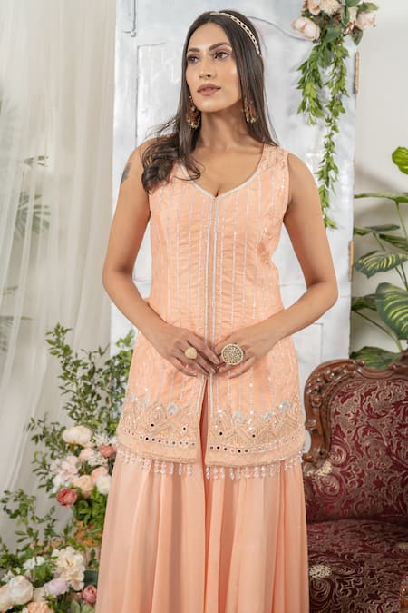 Tamaraa By Tahani Peach Silk And Organza V Neck Embroidered Kurta Lehenga Set Online at Aza Fashions Tamaraa By Tahani_Peach Silk And Organza V Neck Embroidered Kurta Lehenga Set _Online_at_Aza_Fashions