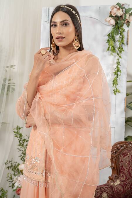 Buy Tamaraa By Tahani Peach Silk And Organza V Neck Embroidered Kurta Lehenga Set Online at Aza Fashions Buy_Tamaraa By Tahani_Peach Silk And Organza V Neck Embroidered Kurta Lehenga Set _Online_at_Aza_Fashions
