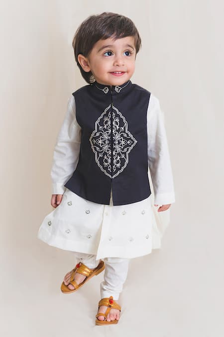 Tiber Taber Black 100% Cotton Embroidered Bundi And Kurta Set 