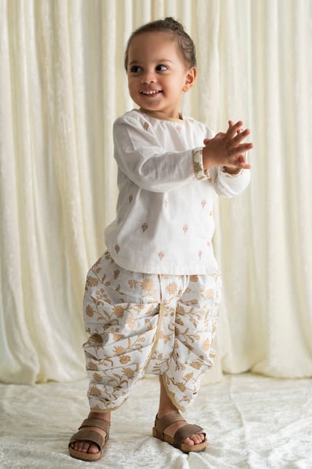 Tiber Taber Floral Embroidered Kurta Set 