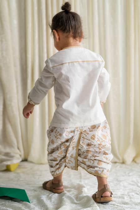 Tiber Taber Floral Embroidered Kurta Set 