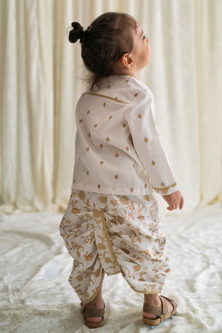 Tiber Taber Floral Embroidered Kurta Set 