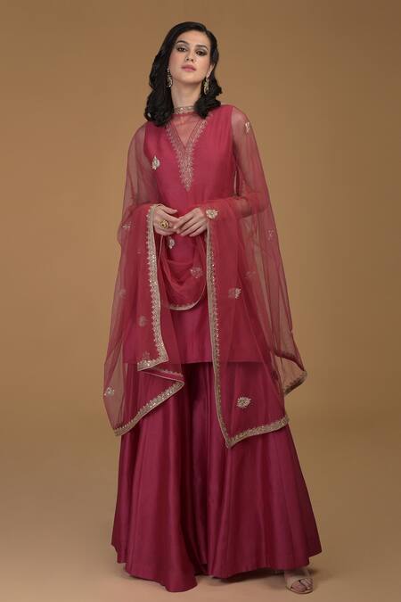 Talking Threads Red Dupatta- Net, Kurta, Pant- Chanderi Floral, Zardozi V Neck Gharara Set Online at Aza Fashions Talking Threads_Red Dupatta- Net, Kurta, Pant- Chanderi Floral, Zardozi V Neck Gharara Set _Online_at_Aza_Fashions
