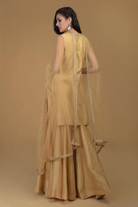 Shop Talking Threads Gold Kurta And Pant Chanderi Dupatta Net Round Straight Set at Aza Fashions Shop_Talking Threads_Gold Kurta And Pant Chanderi Dupatta Net Round Straight Set _at_Aza_Fashions