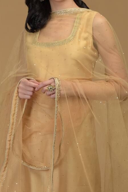 Talking Threads Gold Kurta And Pant Chanderi Dupatta Net Round Straight Set at Aza Fashions Talking Threads_Gold Kurta And Pant Chanderi Dupatta Net Round Straight Set _at_Aza_Fashions