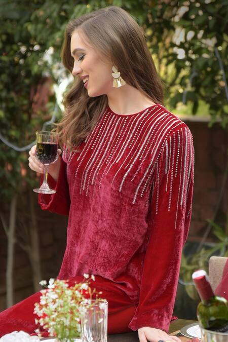Buy Talking Threads Red Dupatta- Organza, Kurta, Pant- Velvet Crystal, Bead V Neck Embroidered Set Online at Aza Fashions Buy_Talking Threads_Red Dupatta- Organza, Kurta, Pant- Velvet Crystal, Bead V Neck Embroidered Set _Online_at_Aza_Fashions
