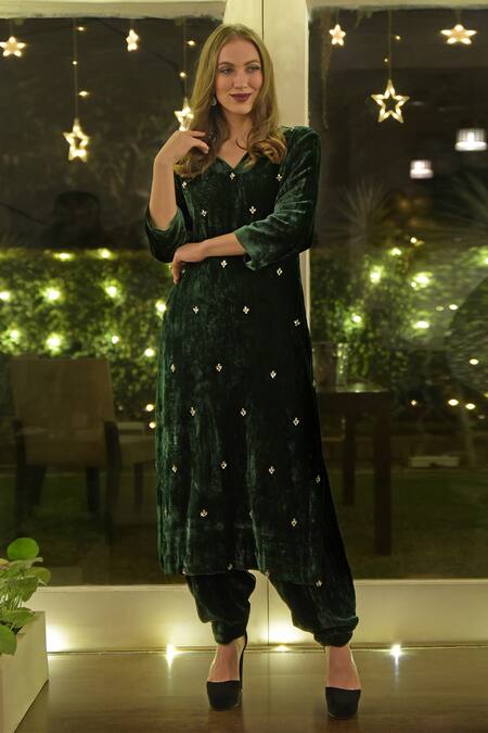 Shop Talking Threads Green Dupatta- Organza, Kurta, Pant- Velvet Floral, Swarovski, Embroidered Set at Aza Fashions Shop_Talking Threads_Green Dupatta- Organza, Kurta, Pant- Velvet Floral, Swarovski, Embroidered Set _at_Aza_Fashions