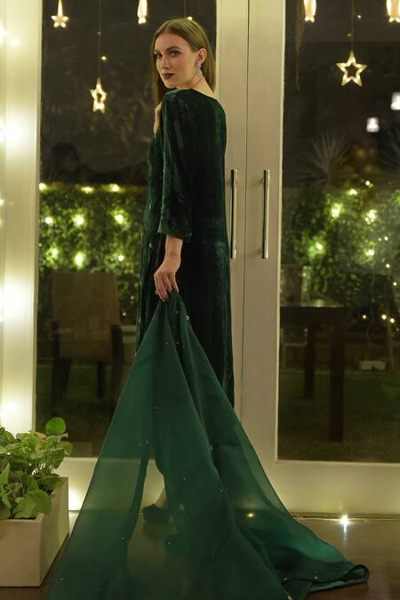 Shop Talking Threads Green Dupatta- Organza, Kurta, Pant- Velvet Floral, Swarovski, Embroidered Set Online at Aza Fashions Shop_Talking Threads_Green Dupatta- Organza, Kurta, Pant- Velvet Floral, Swarovski, Embroidered Set _Online_at_Aza_Fashions