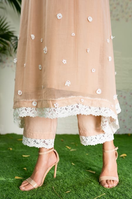 Naaz By Noor_Beige Cotton, Organza, Chanderi Thread Work Round Floral Embroidered Kurta Set _at_Aza_Fashions