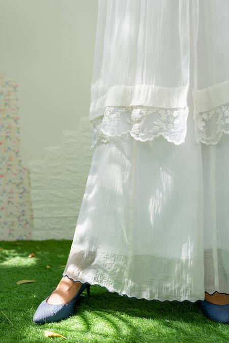 Naaz By Noor_White Cotton, Organza, Chanderi Thread Work High Neck Scallop Hem Kurta Set _at_Aza_Fashions