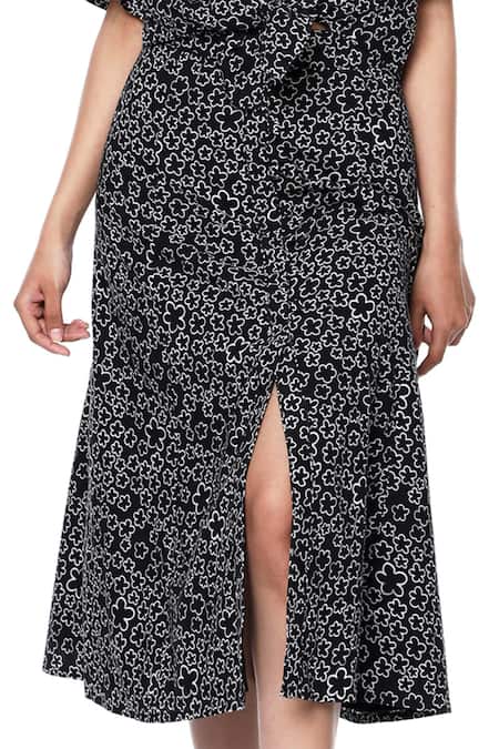 Shop_Ankita_Black Cotton V Neck Printed Skirt Set _Online_at_Aza_Fashions