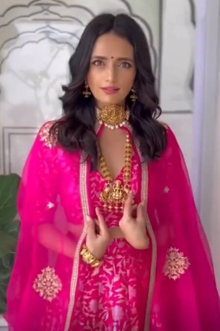 Buy SOBARIKO Pink Banarasi Floral V Neck Brocade Flared Lehenga Set Buy_SOBARIKO_Pink Banarasi Floral V Neck Brocade Flared Lehenga Set