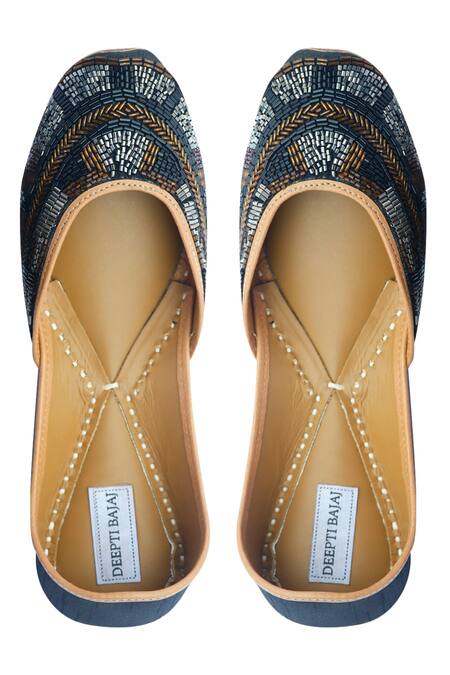 Label Deepti Bajaj Black Embroidery Juttis Online at Aza Fashions Label Deepti Bajaj_Black Embroidery Juttis _Online_at_Aza_Fashions