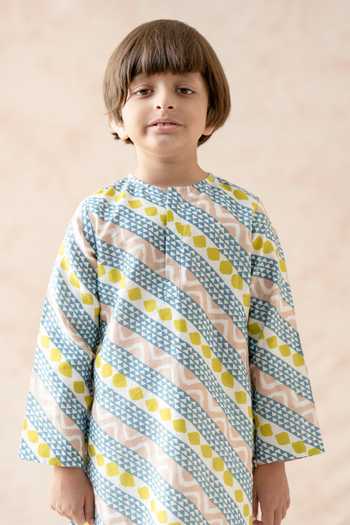 Shop Thetaa Pink Cotton, Silk, Voile Geometric Print Kurta Set Online at Aza Fashions Shop_Thetaa_Pink Cotton, Silk, Voile Geometric Print Kurta Set _Online_at_Aza_Fashions
