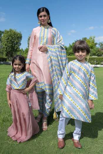 Thetaa Pink Cotton, Silk, Voile Geometric Print Kurta Set at Aza Fashions Thetaa_Pink Cotton, Silk, Voile Geometric Print Kurta Set _at_Aza_Fashions