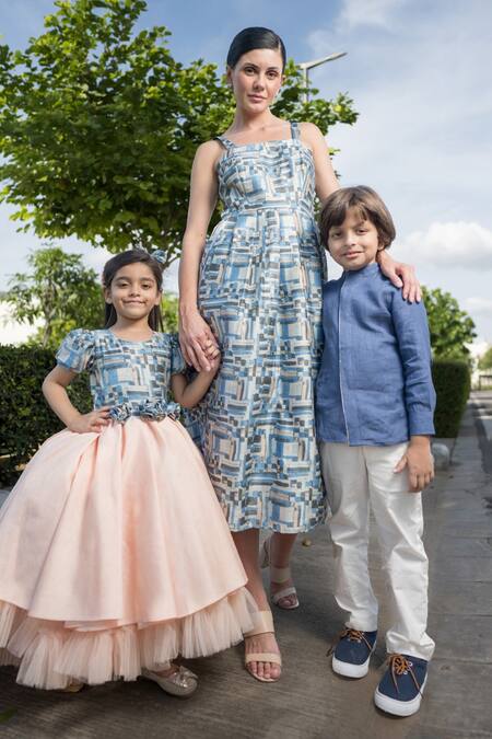 Buy Thetaa Blue Silk, Polyester Square Neck Geometric Print Gown With Shrug Buy_Thetaa_Blue Silk, Polyester Square Neck Geometric Print Gown With Shrug