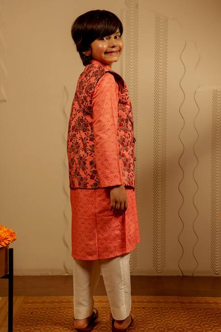 Tiny Colour Peach Cotton, Silk Block Print Bundi Kurta Set Online at Aza Fashions Tiny Colour_Peach Cotton, Silk Block Print Bundi Kurta Set _Online_at_Aza_Fashions