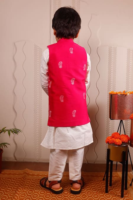 Shop Tiny Colour Pink Cotton, Silk Block Print Bundi And Kurta Set at Aza Fashions Shop_Tiny Colour_Pink Cotton, Silk Block Print Bundi And Kurta Set _at_Aza_Fashions